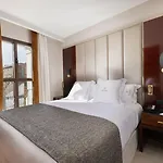 Center Apartment *