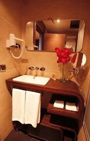 Center Apartment *