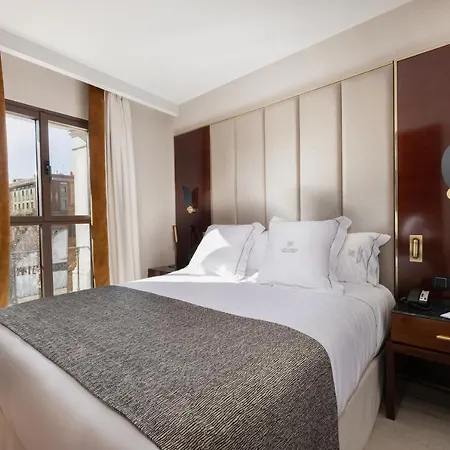 Center Apartment *
